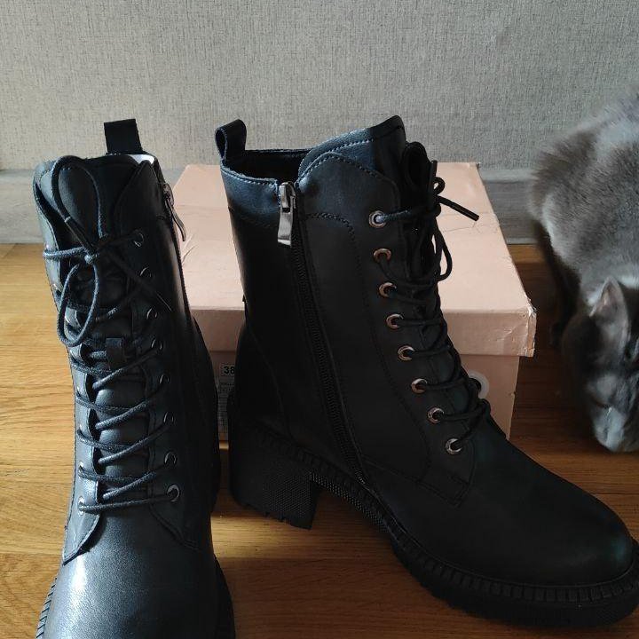 Женские ботинки
