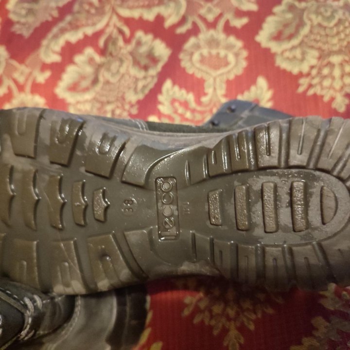 Всесезонные ботинки ECCO чёрные 38 размер