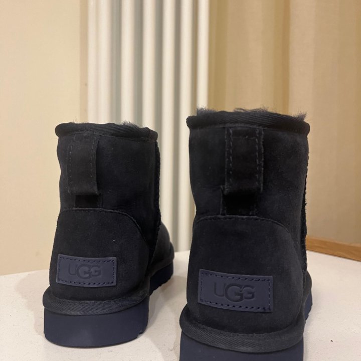 Ugg classic mini