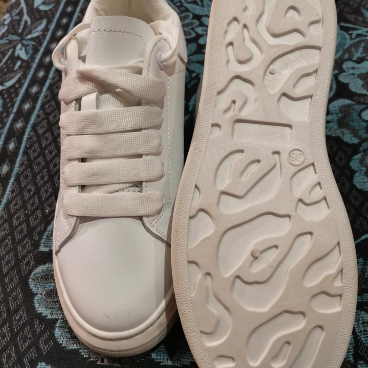 Кроссовки-кеды.