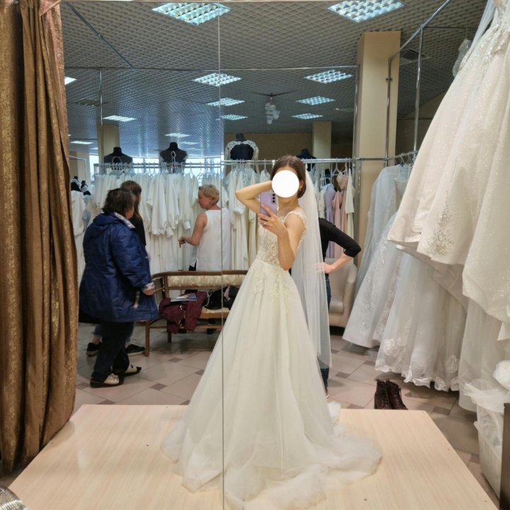 Свадебное платье 40-42 с открытой спиной (сеткой)