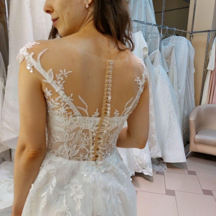 Свадебное платье 40-42 с открытой спиной (сеткой)
