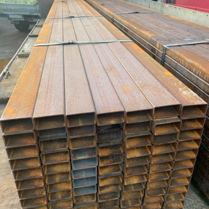 Профильная труба 80 / 40 / 3