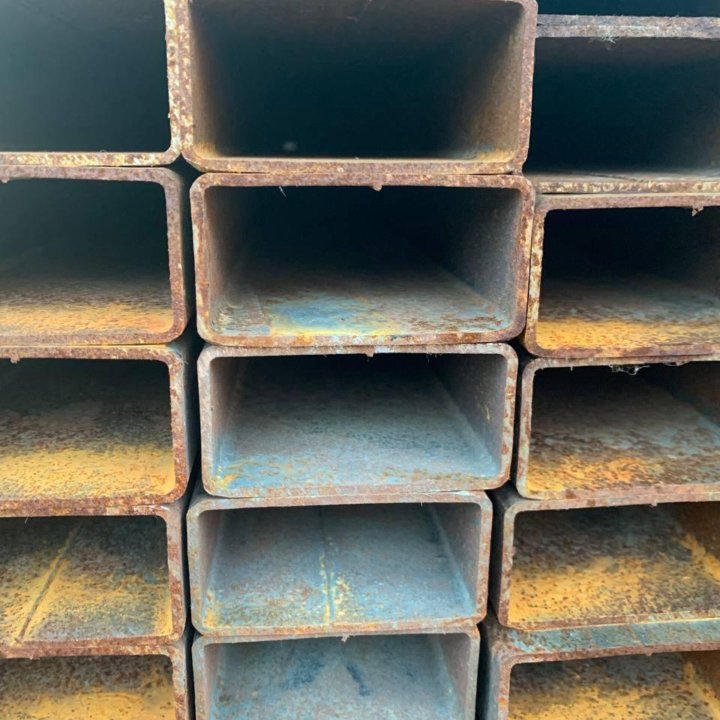 Профильная труба 80 / 40 / 3