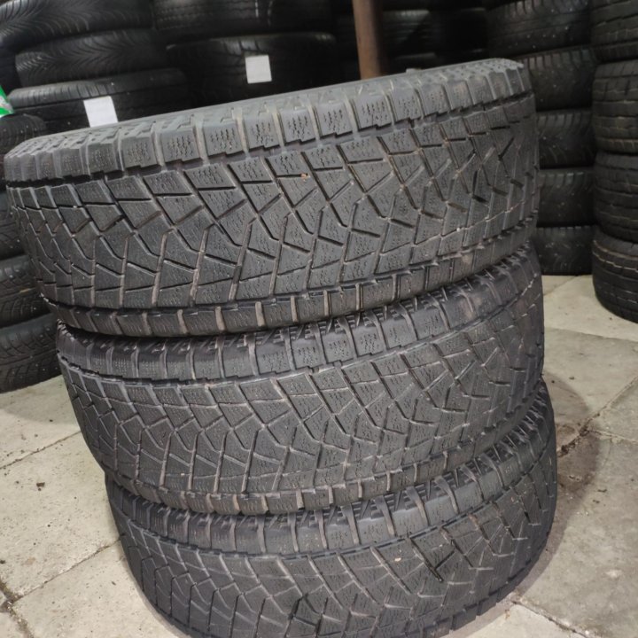 Bridgestone 265/65/17 зима 3шт