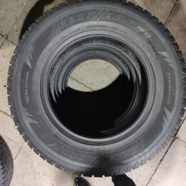 Bridgestone 265/65/17 зима 3шт