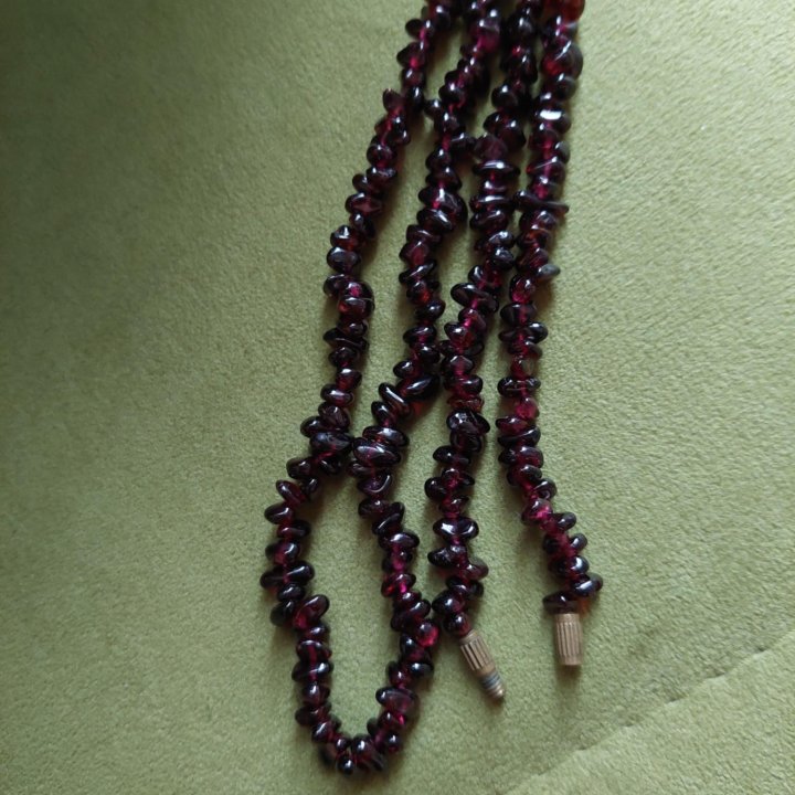 Бусы из граната