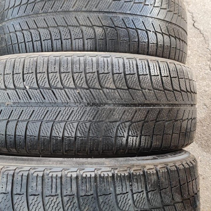 Шины зима липучка б-у Michelin 215-55R17 4-2-1шт