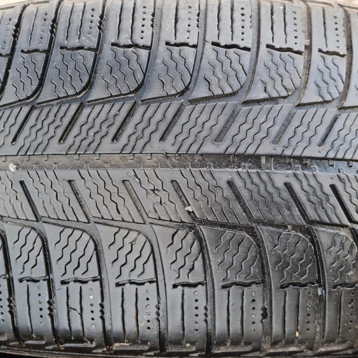 Шины зима липучка б-у Michelin 215-55R17 4-2-1шт