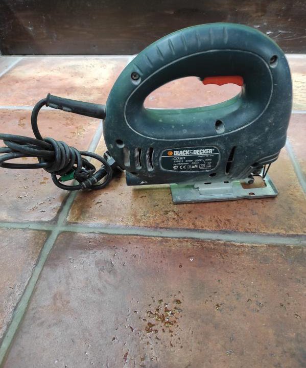 Лобзик BLACK DECKER CD301