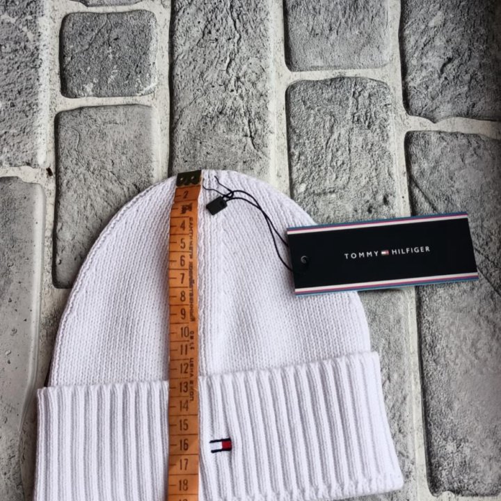 Шапка белая Tommy Hilfiger