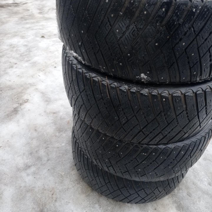 Комплект зимней резины 225/55R16