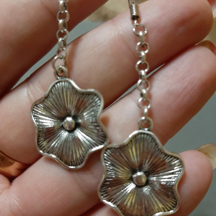 Стильные серьги