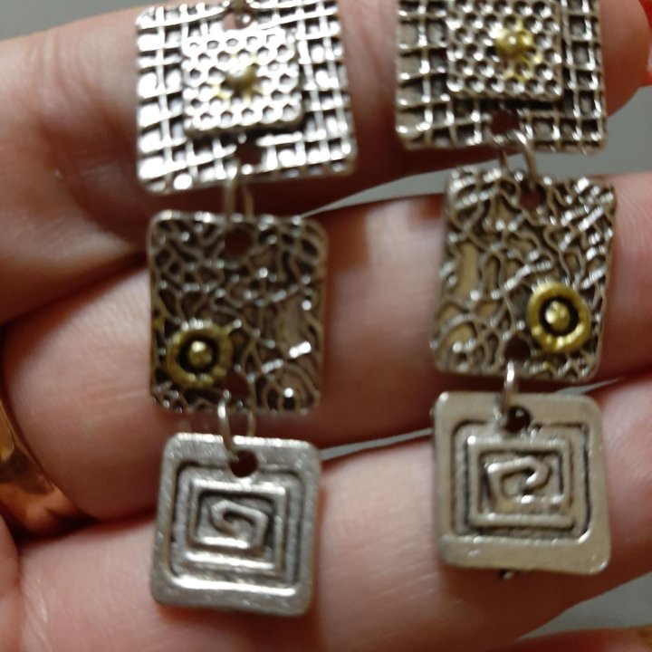 Стильные серьги