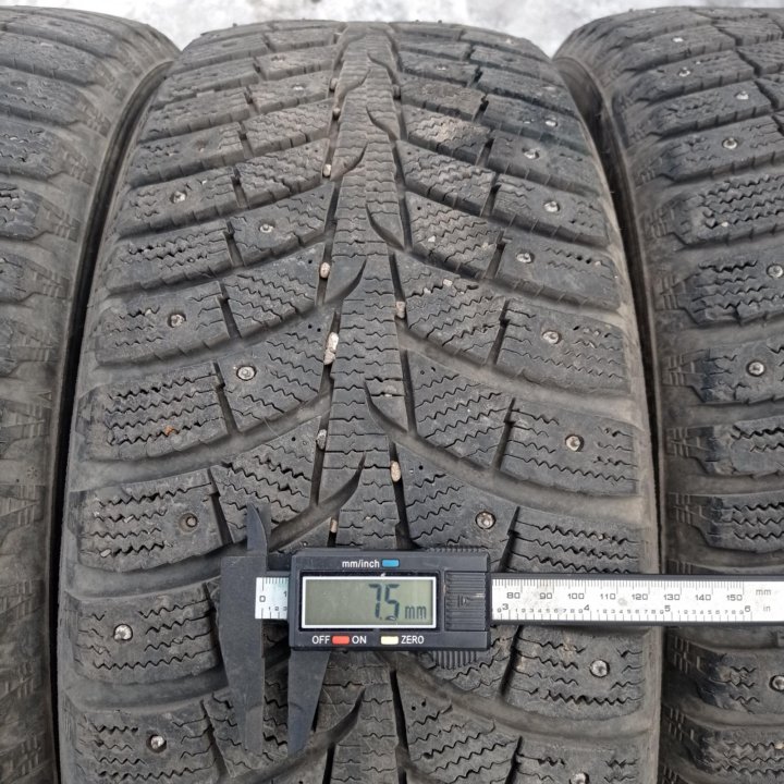 215/55 R17 Laufenn I FIT Ice