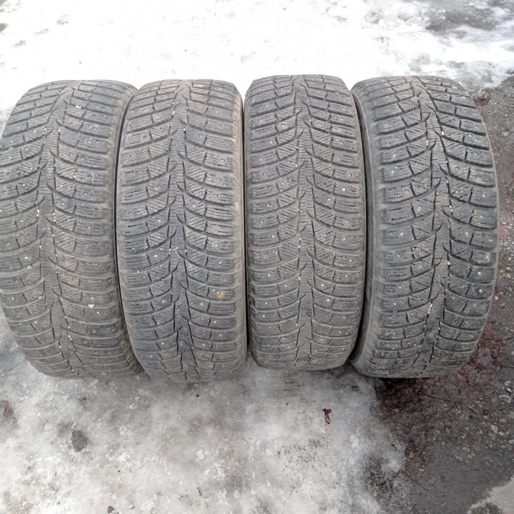 215/55 R17 Laufenn I FIT Ice