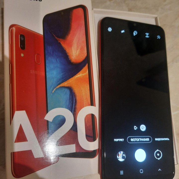 Смартфон Samsung Galaxy A20