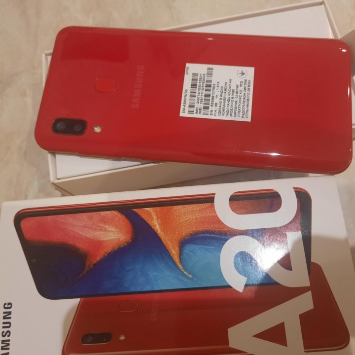 Смартфон Samsung Galaxy A20