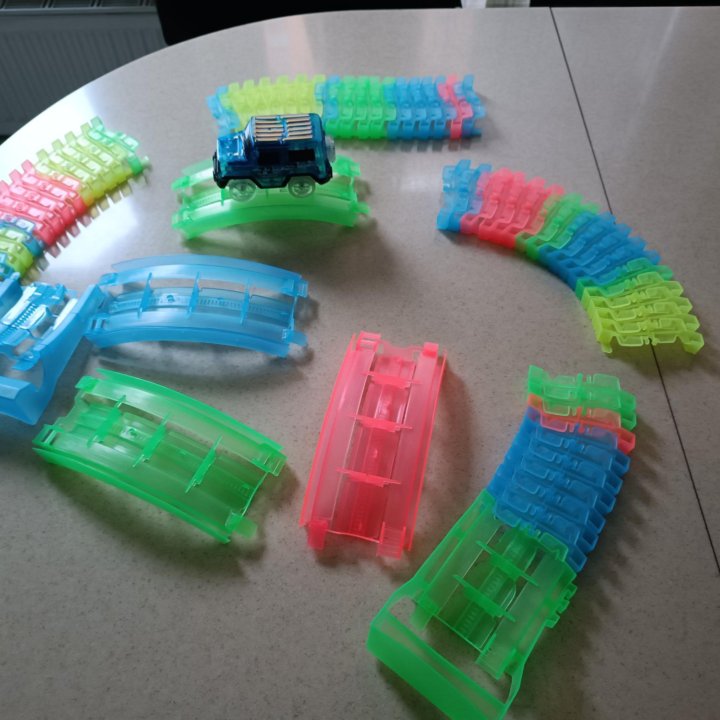 Игрушечный трек