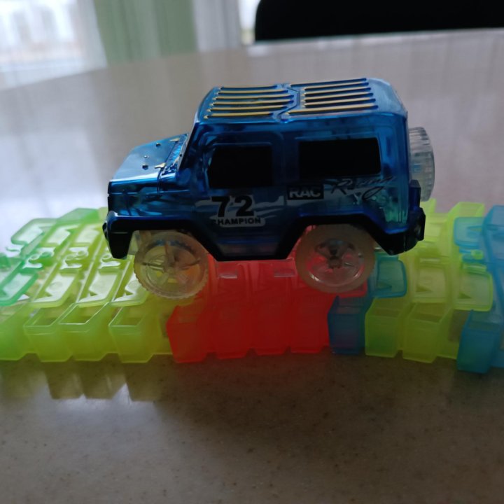 Игрушечный трек