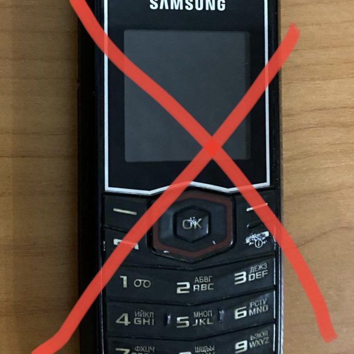 Мобильные телефоны Philips и Samsung