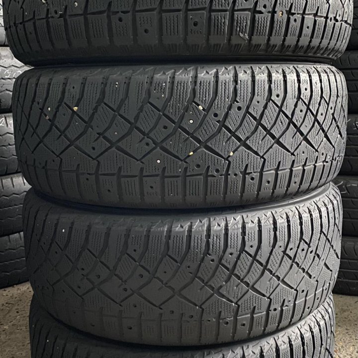 Nitto Therma Spike 225/60 R17