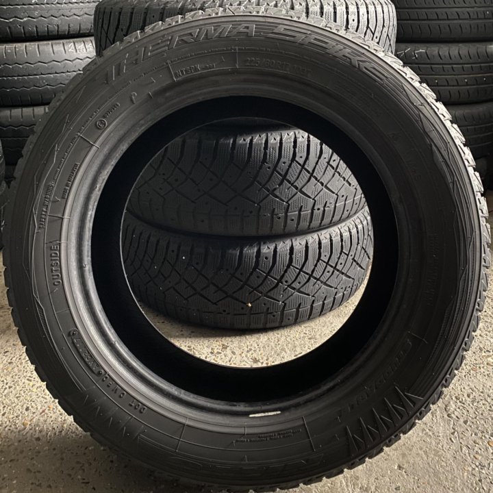 Nitto Therma Spike 225/60 R17