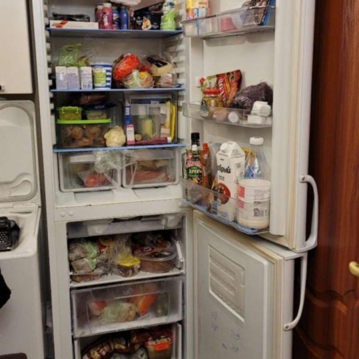 Холодильник двухкамерный Indesit CA 140G