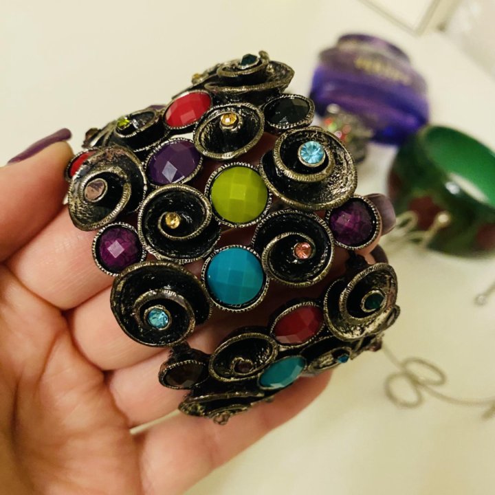 Браслет с камнями