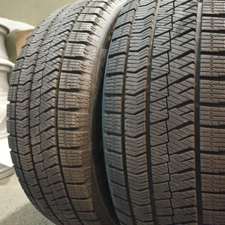 Bridgestone Blizzak VRX2 225/60 R17 пр-во япония