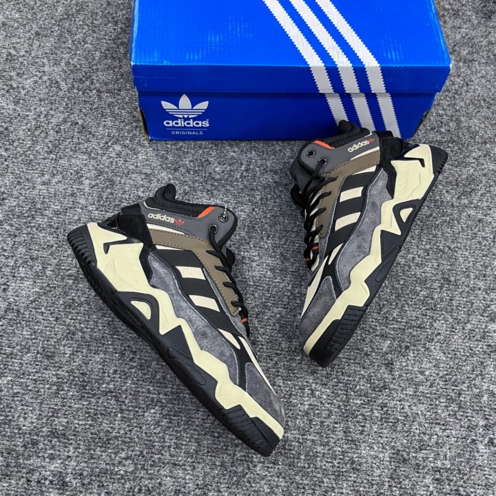 Кроссовки Adidas зима