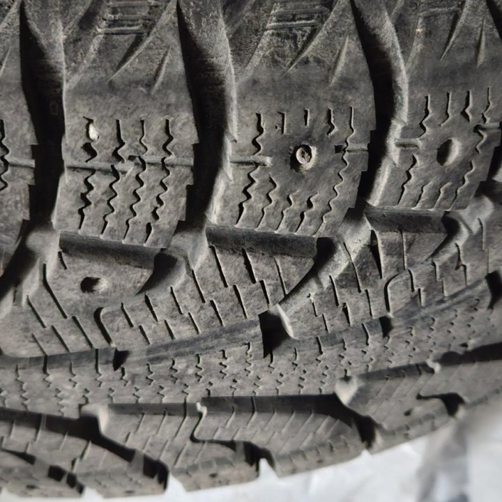 Шины зимние 225/60 R18 б/у