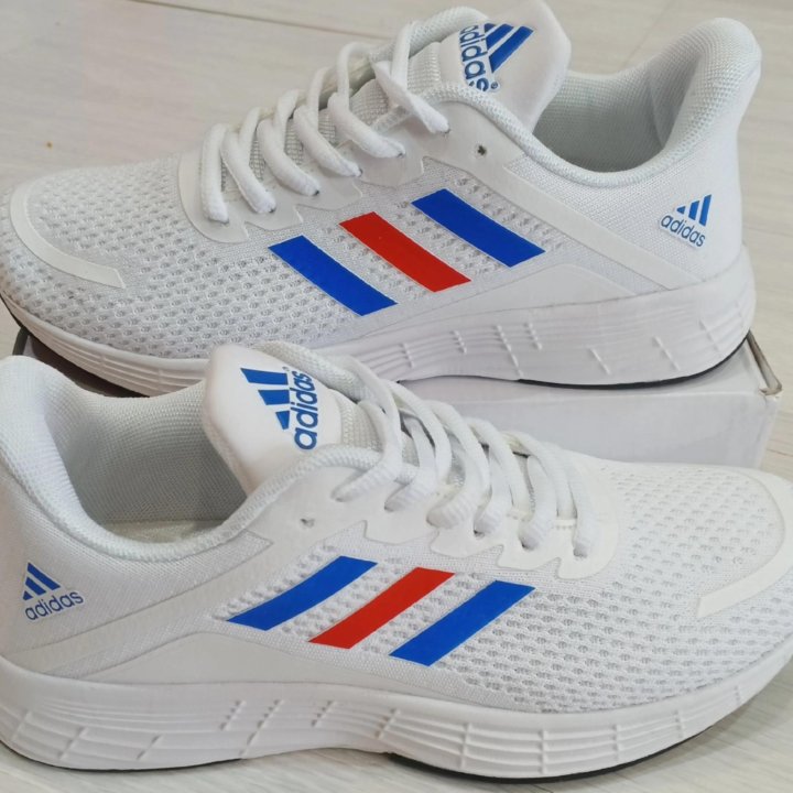 Кроссовки Adidas новые белые