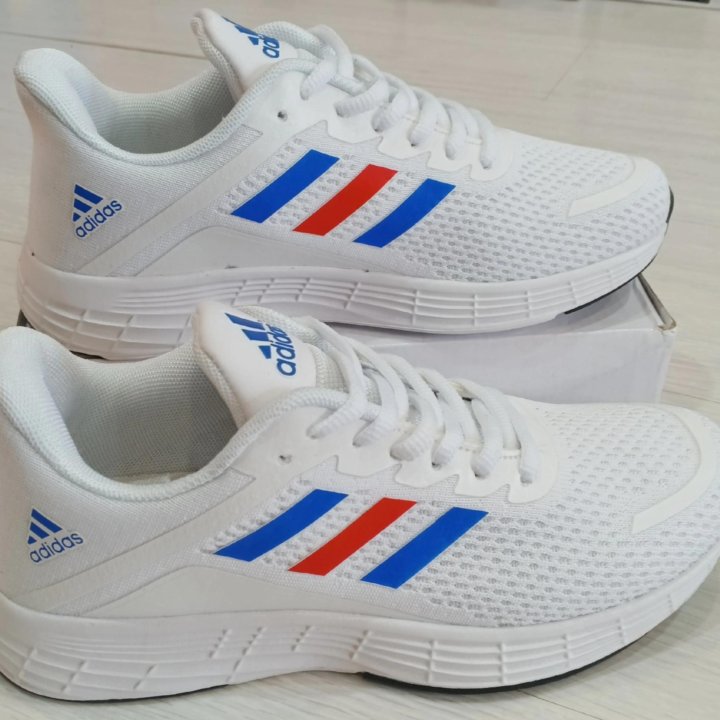 Кроссовки Adidas новые белые