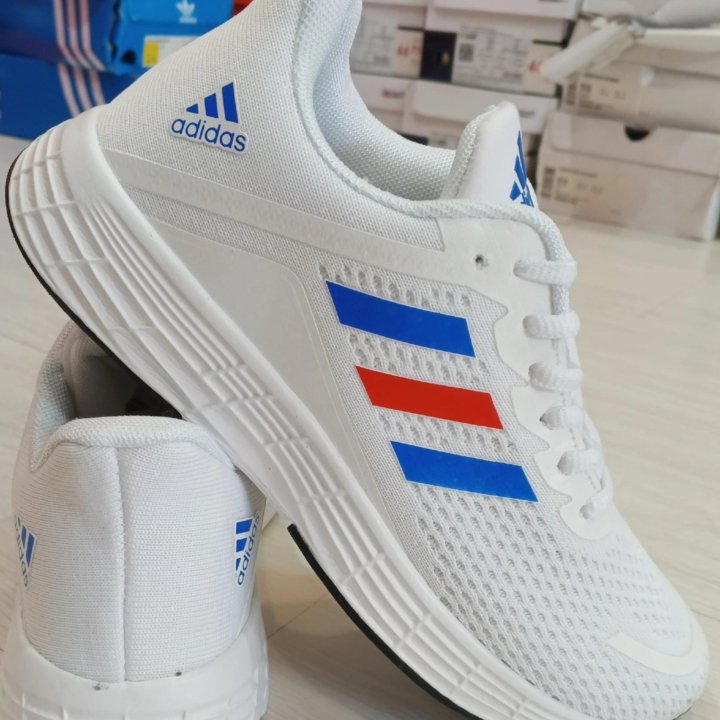 Кроссовки Adidas новые белые