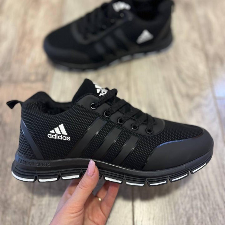 Кроссовки adidas зимние