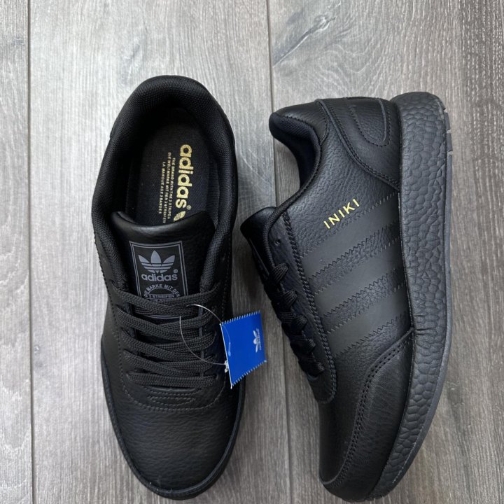 Кроссовки adidas iniki