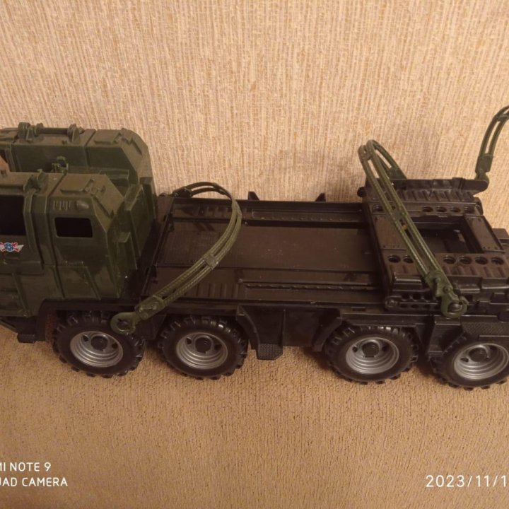 Детская игрушка, военная машина