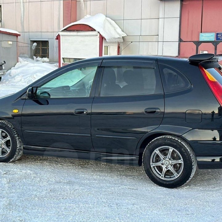 Nissan Tino, 2000