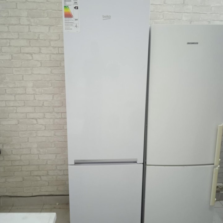 Холодильник Beko 200см