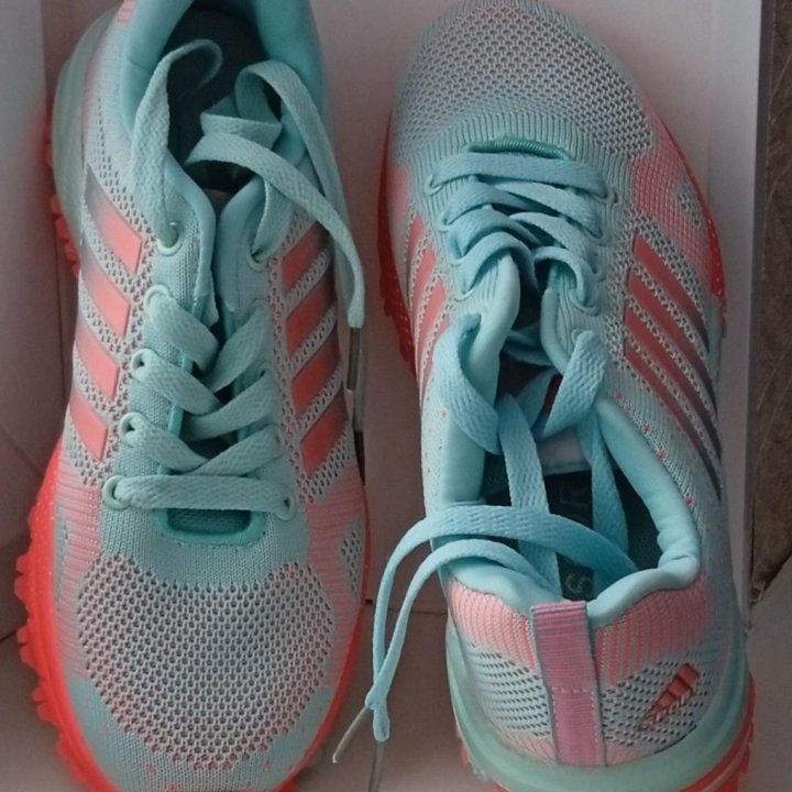 Кроссовки новые