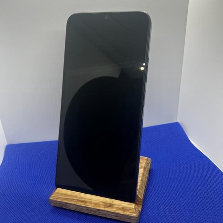 Телефон Realme C33