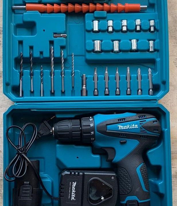 Шуруповерт Makita 18V с набором