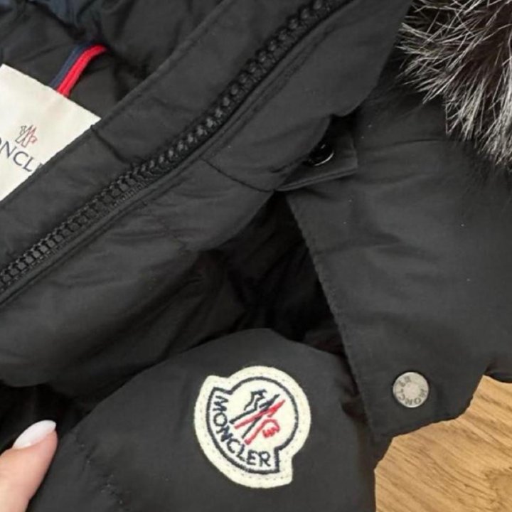 Шикарный пуховик moncler