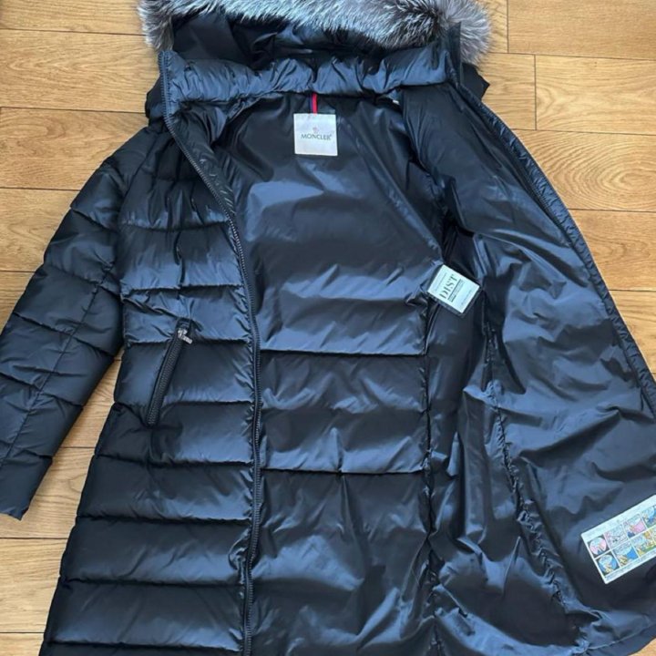 Шикарный пуховик moncler