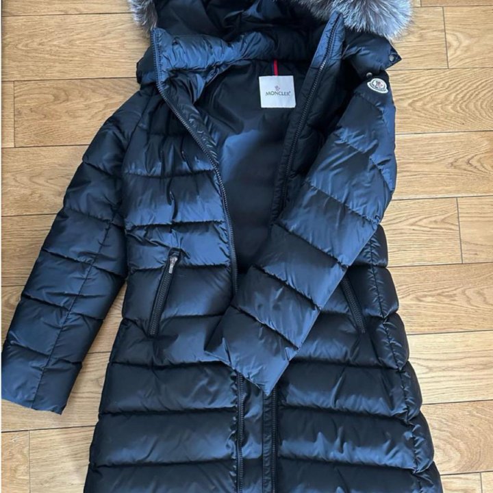 Шикарный пуховик moncler