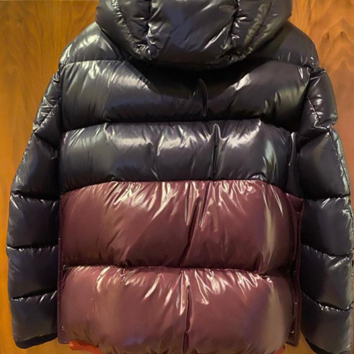 Пуховик новый moncler