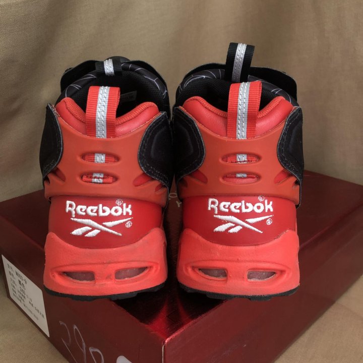 Кроссовки Reebok женские 37,5