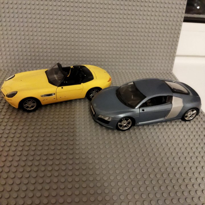 Модели машин Audi R8, BMW Z8M 1/24