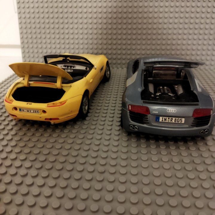 Модели машин Audi R8, BMW Z8M 1/24